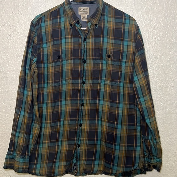 L.L. Bean Casual Button Down Shirt green and Yellow size medium - Picture 2 of 8